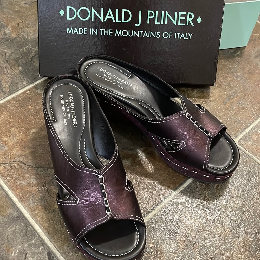 Donald J Pliner Sandal
